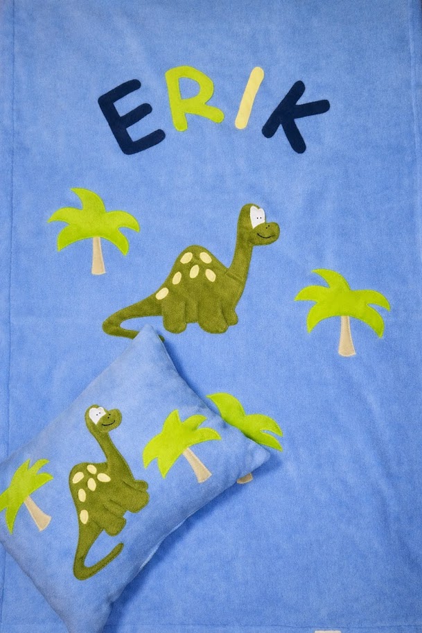 Baboo-Dinó névre szóló gyermektakaró szett világoskék alapon Baboo