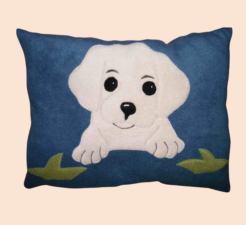 Baboo-Labrador kutyus párna névre szóló középkék alapon