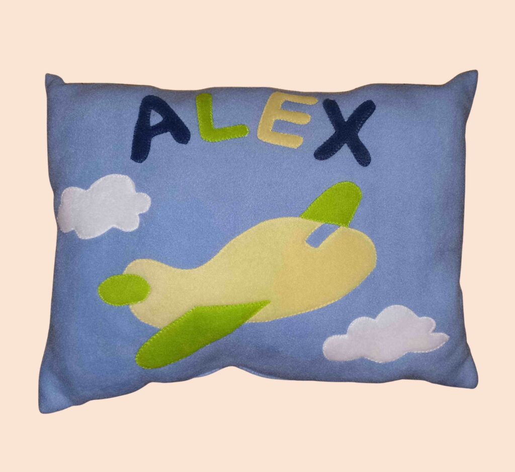 Baboo-Repülőgép felhővel párna névre szóló világoskék alapon