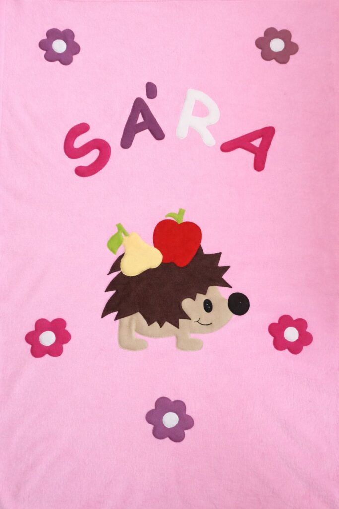 Baboo-Süni almával és körtével névre szóló gyermek takaró babarózsaszín alapon