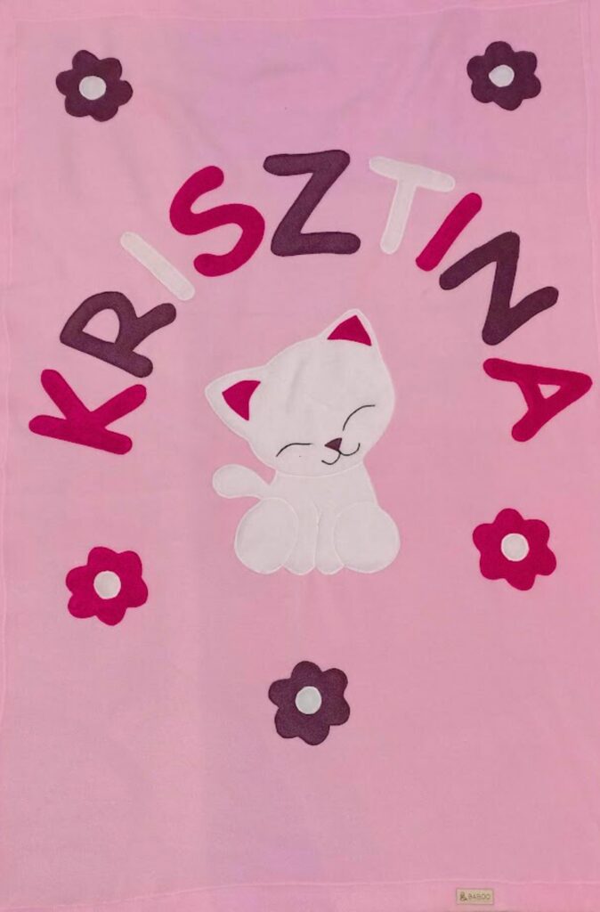 Baboo-Cica virágokkal névre szóló gyermek takaró babarózsaszín alapon
