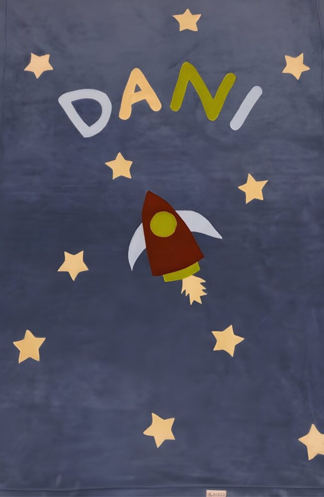 Baboo-Űrhajó csillagokkal névre szóló gyermek takaró középkék alapon